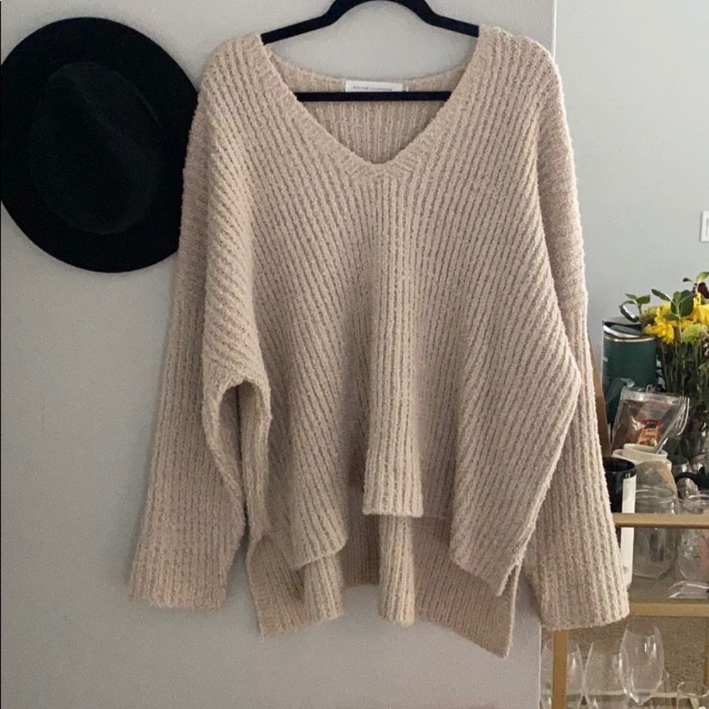 Nectar Wide V-neck beige sweater